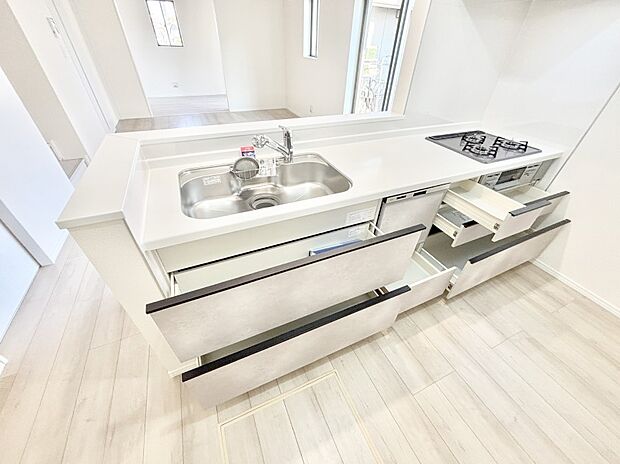 使いやすさを優先したスライド式収納タイプ!