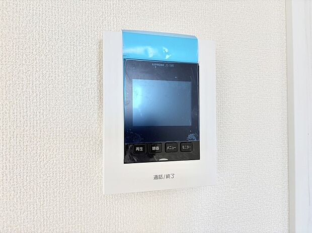 訪問者が一目でわかる安心のTVモニター付きインターホン。
