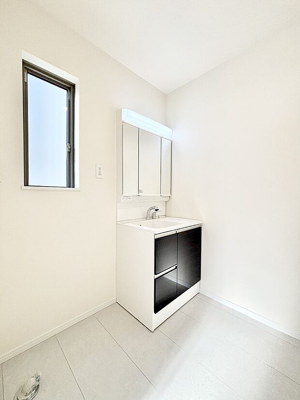 清潔感のある快適空間です。毎日の身支度も気持ち良くお使い頂けます