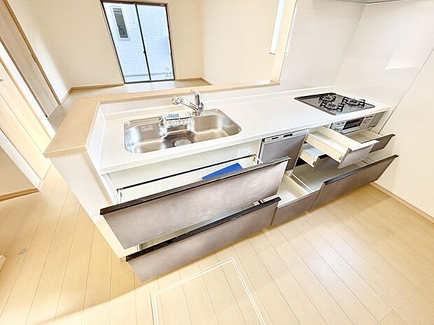 使いやすさを優先したスライド式収納タイプ!