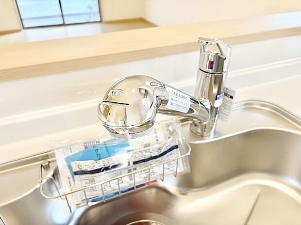 いつでも清潔なおいしいお水を。一つの水栓で水道水と浄水を使い分け。