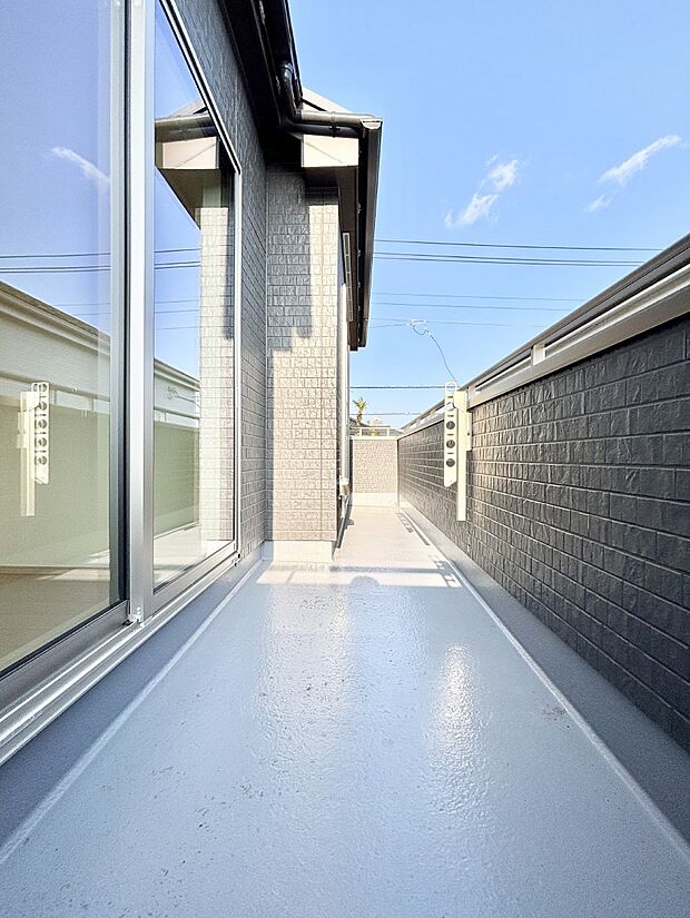 ゆったりバルコニーだから沢山お洗濯ものを干せます。