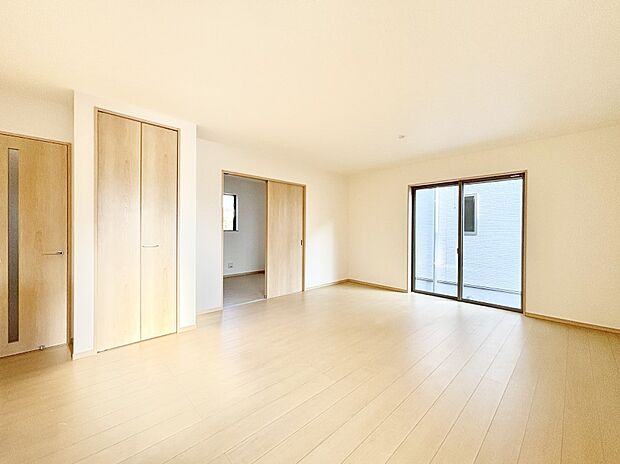 日当たりの良いリビング。お気に入りのグリーンを飾れば更に心地よさがアップ!