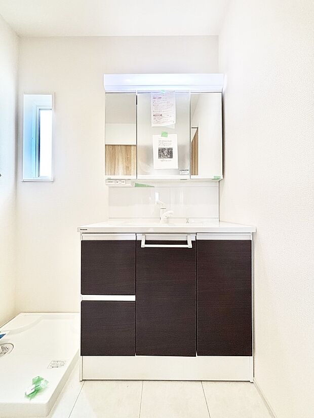収納力と機能性に優れた洗面化粧台