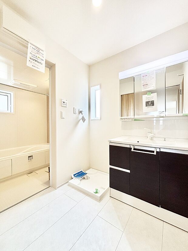 清潔感のある快適空間です。毎日の身支度も気持ち良くお使い頂けます。