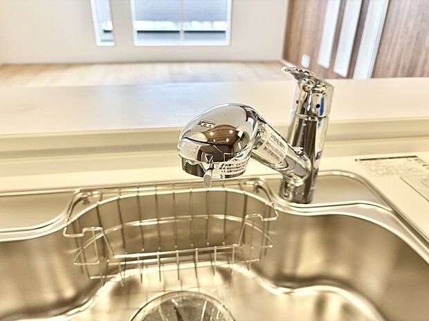 いつでも清潔なおいしいお水を。一つの水栓で水道水と浄水を使い分け。