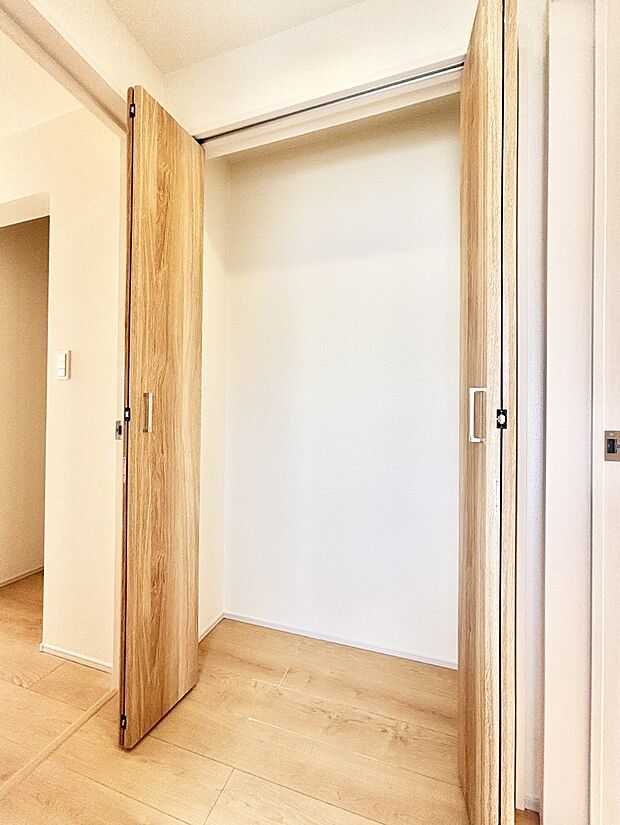 3階廊下収納。日用品のストックや掃除機などの掃除用具の収納場所に