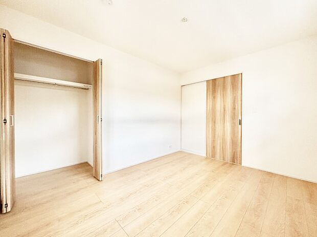 使いやすい形でベットや家具の置き方にも困ることもありません。