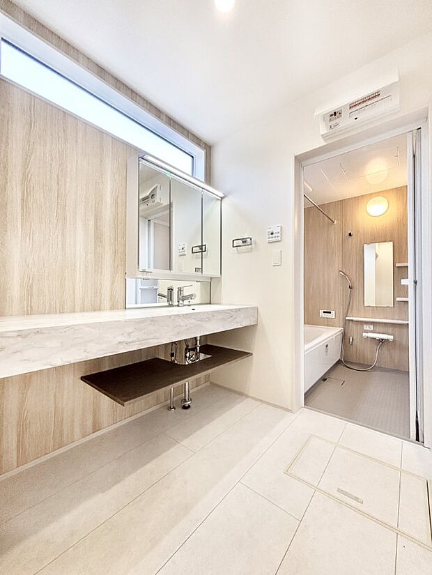 清潔感のある快適空間です。毎日の身支度も気持ち良くお使い頂けます。