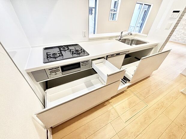 使いやすさを優先したスライド式収納タイプ!