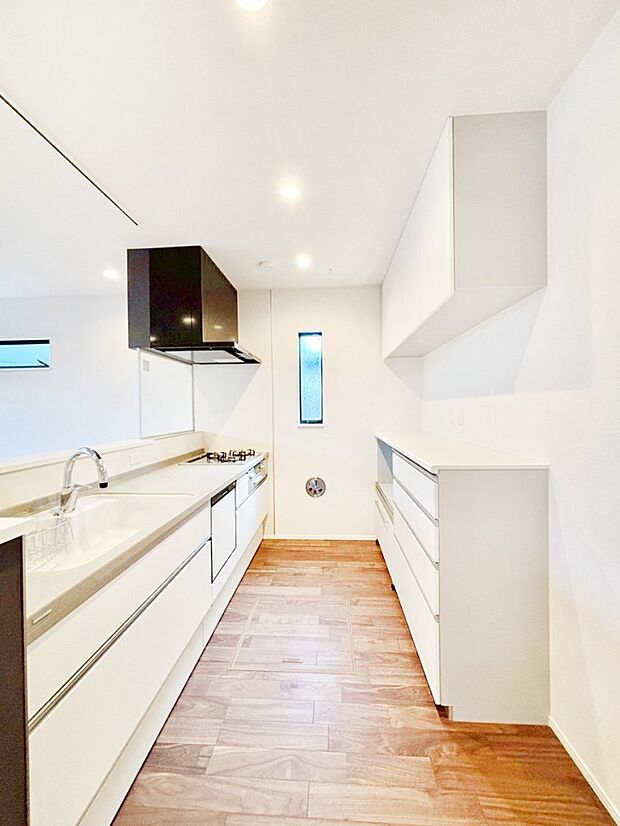 ゆとりあるキッチンスペースでお料理や食後の後片付けもスムーズに！