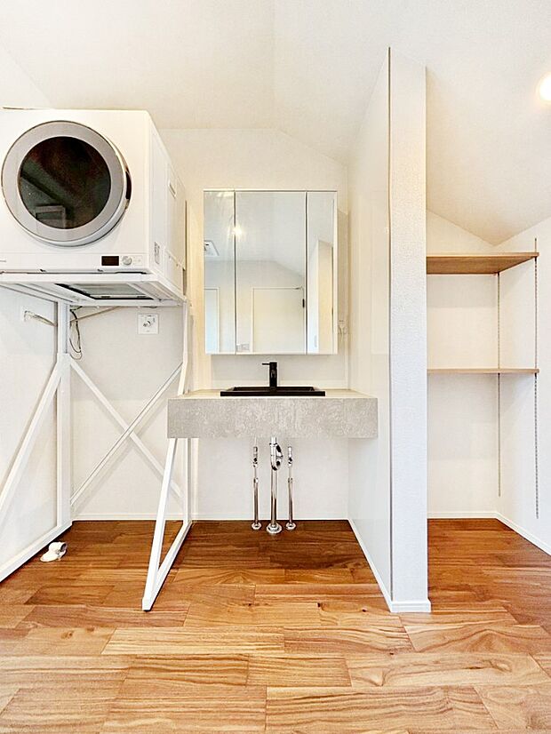 ゆとりの洗面スペースで朝の身支度もスムーズに!