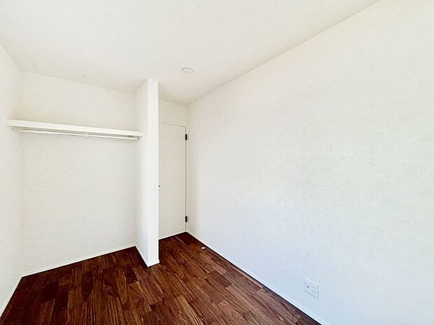 1階サービスルーム。クローゼット付きなので居室としても活用できます！