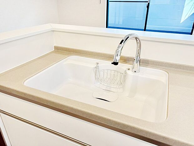 センサーに手をかざすだけで吐水/止水ができるタッチレス水栓