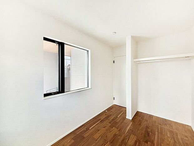 洋室にはクローゼット付き。スッキリとした空間でゆったり寛げます!