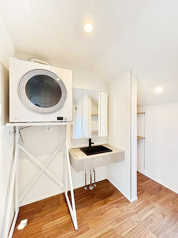 清潔感のある快適空間です。毎日の身支度も気持ち良くお使い頂けます!