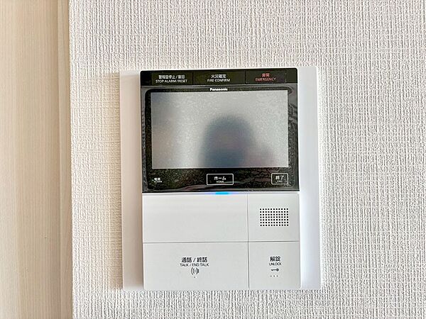 訪問者が一目でわかる安心のＴＶモニター付きインターホン。