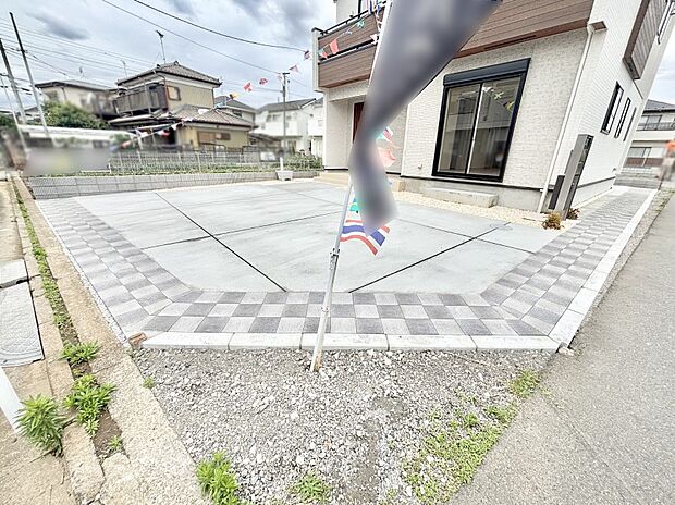 目の前が駐車場だと雨の日も大量にお買い物をした時も便利ですね