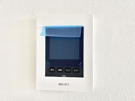 訪問者が一目でわかる安心のTVモニター付きインターホン。
