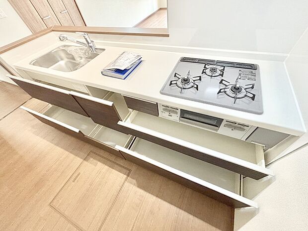 使いやすさを優先したスライド式収納タイプ！