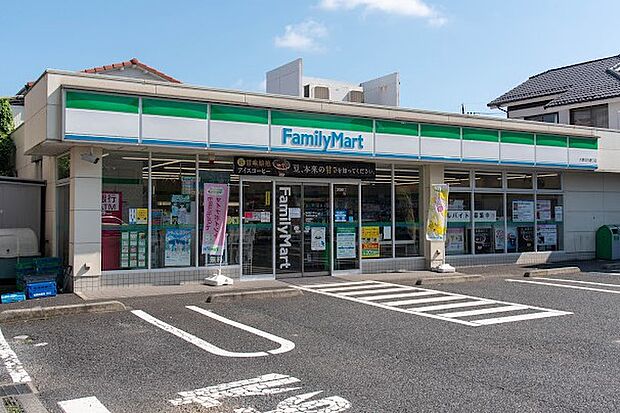 コンビニ 421m ファミリーマート 大泉目白通り店