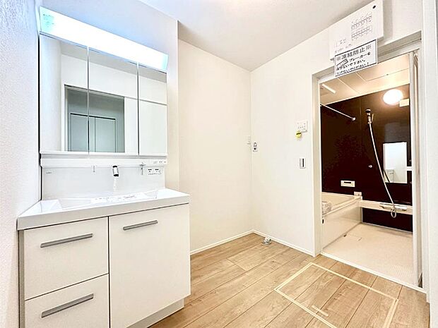 清潔感のある快適空間です。毎日の身支度も気持ち良くお使い頂けます。