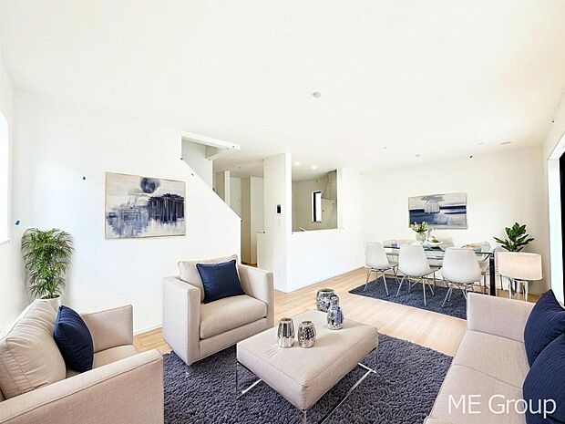 落ち着いた雰囲気のLDKは家族みんなの快適空間 ※家具はCGです