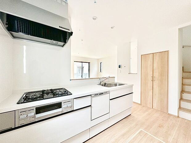 広々とした使い勝手の良いキッチンで日々のお料理も楽しくなりそう