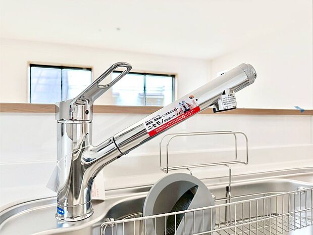 いつでも清潔なおいしいお水を。一つの水栓で水道水と浄水を使い分け。