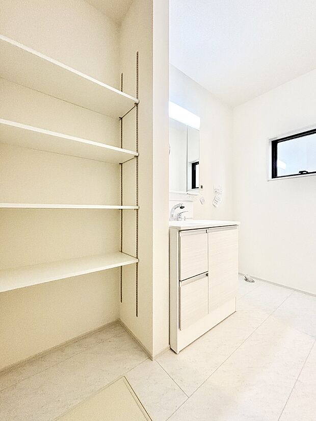 可動棚付きランドリースペース
