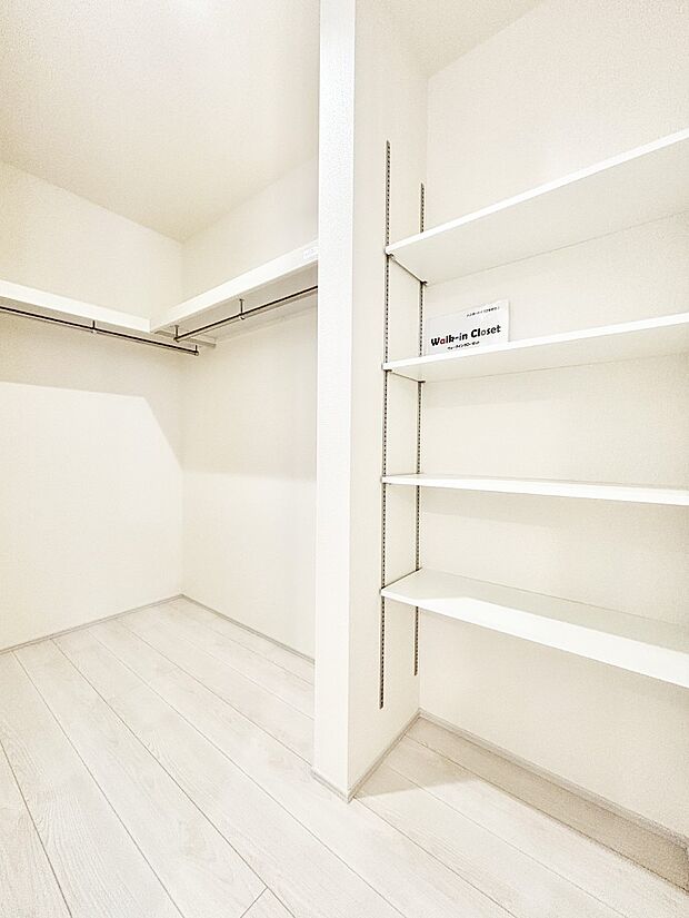 リビングのウォークインクローゼットは家族で利用できます