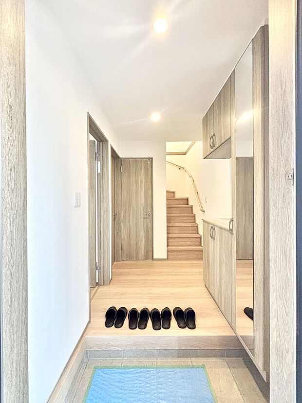 家族の帰宅やお客様をあたたかく迎える玄関