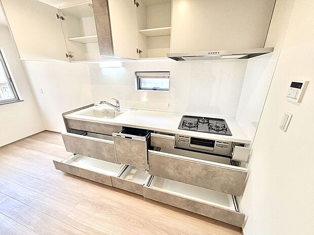 使いやすさを優先したスライド式収納タイプ!