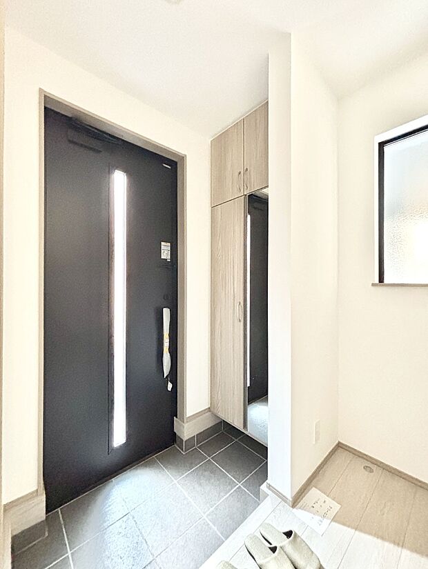 明るい玄関はお客様をお出迎えするのにぴったりです!