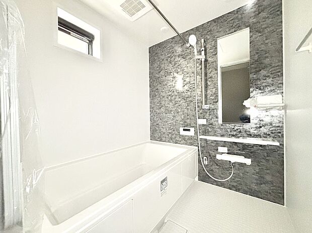 落ち着いた雰囲気でゆっくりお寛ぎいただけるバスルーム