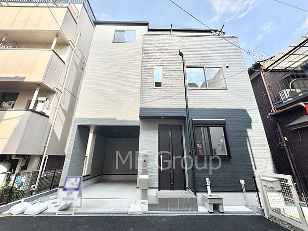洗練された外観、上質な住空間が広がる室内は永く安心して過ごせる住居です。