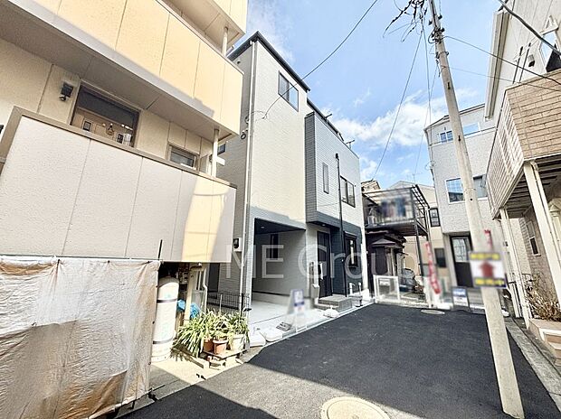 前面道路はきちんと整備されています