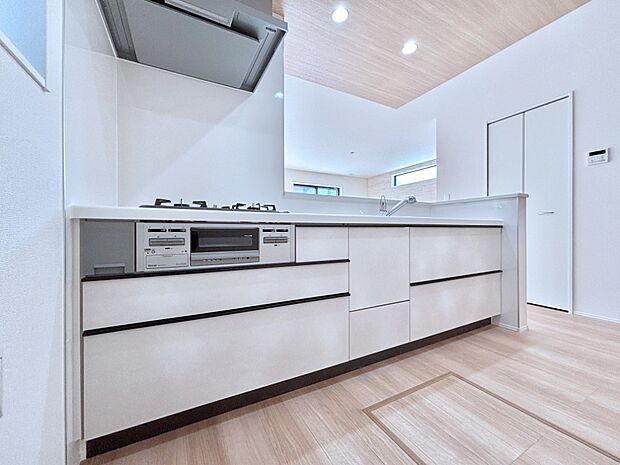 ゆとりあるキッチンではご家族と楽しくお料理ができます。