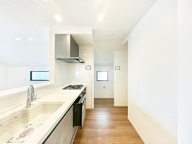 ゆとりあるキッチンではご家族と楽しくお料理ができます。