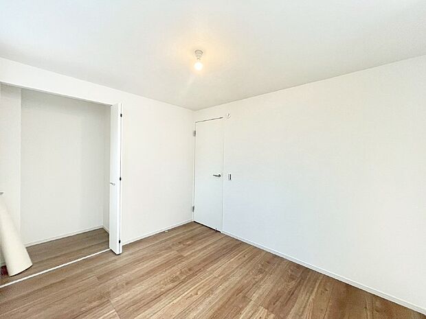 使いやすい形でベットや家具の置き方にも困ることもありません。