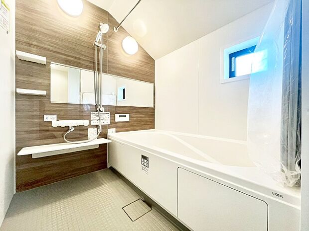 落ち着いた雰囲気でゆっくりお寛ぎいただけるバスルーム