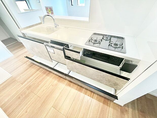 使いやすさを優先したスライド式収納タイプ!