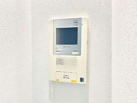 訪問者が一目でわかる安心のTVモニター付きインターホン。