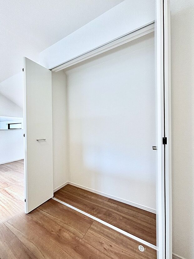 リビング収納。散らかりがちなリビングもスッキリと保てますね。