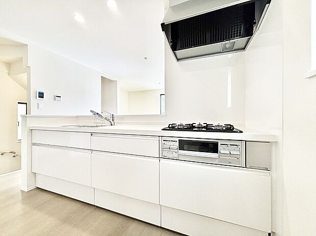 料理をしながらでもご家族との会話を楽しめる対面キッチン