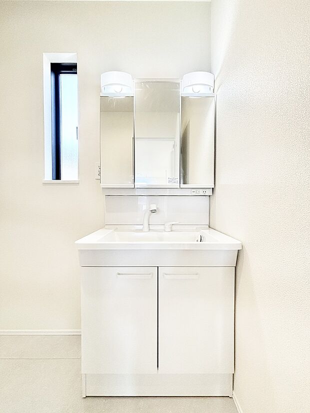 収納力と機能性に優れた洗面化粧台