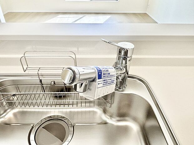 いつでも清潔なおいしいお水を。一つの水栓で水道水と浄水を使い分け。