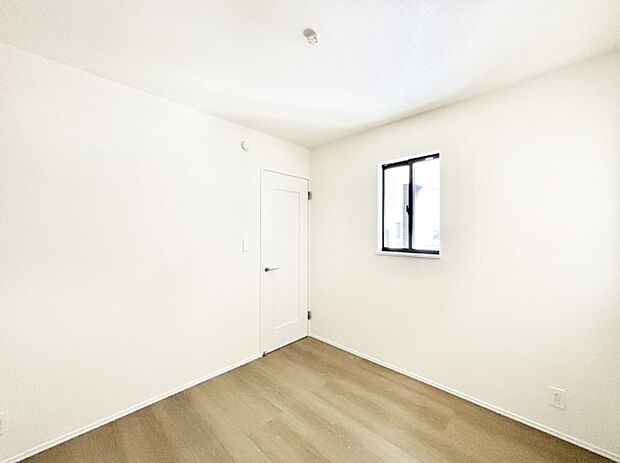 ストレージルームは家族の共有物を収納するのに便利ですね