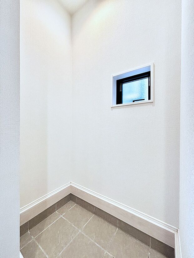 シューズインクローク付き!雨具やベビーカーも置けます。