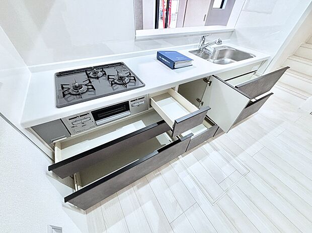 使いやすさを優先したスライド式収納タイプ!